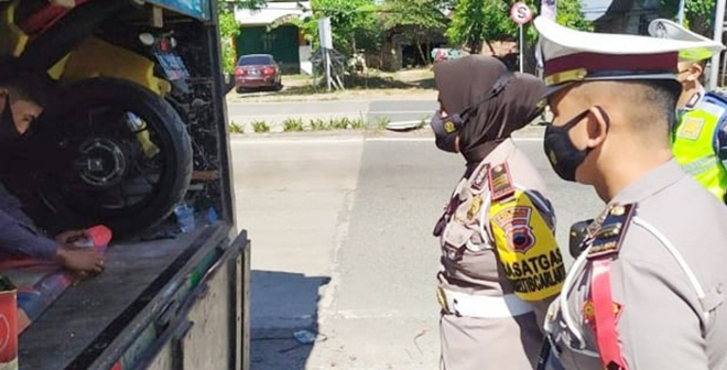 Petugas Gabungan di Grobogan Amankan Truk Berisi Pemudik