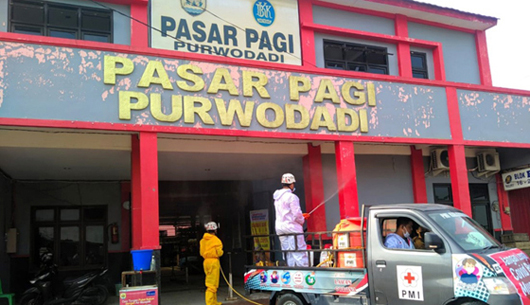 PMI dan BPBD Grobogan Semprot Sejumlah Tempat Umum